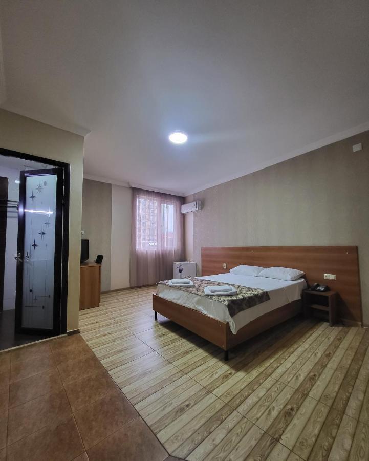 Hotel Elio Batumi Luaran gambar