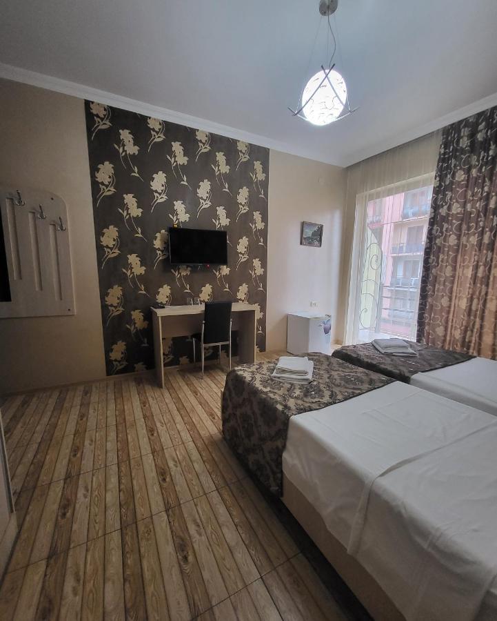 Hotel Elio Batumi Luaran gambar