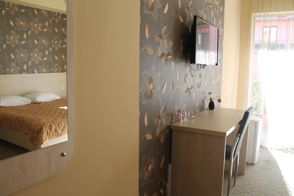 Hotel Elio Batumi Luaran gambar